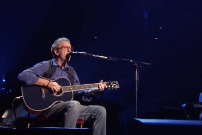 El músico inglés ha atravesado en su vida varias décadas de adicción a las drogas, un día tocó fondo y se puso a rezar: «Había encontrado un lugar al que recurrir, un lugar que siempre supe que estaba allí pero que nunca quise o necesité creer en él».