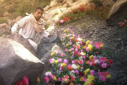 El milagro de las rosas que encuentra San Juan Diego donde no podía haberlas, como la Virgen le indicó