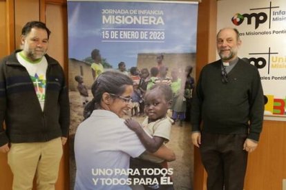 El P. José Mª Calderón y Javier Palacios, padre de familia en misión, presentan la Infancia Misionera 2023