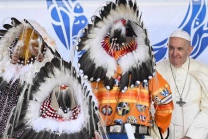 Francisco con los líderes indígenas cree y otros en Canadá, en su primer gran acto en el país
