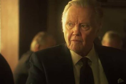El ganador de un Oscar, John Voight, ejerce en la película como el juez Warren Burger.