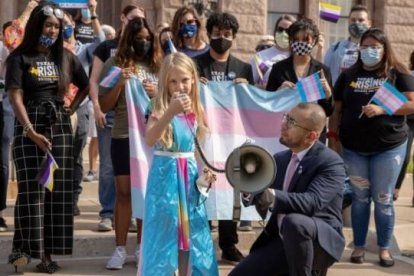 "Niños trans o niñes no binaries de cinco a nueve años" será un componente elemental del reparto de "La Mitad de Ana", la nueva película proLGBT de Marta Nieto financiada por el Gobierno con 800.000 euros.