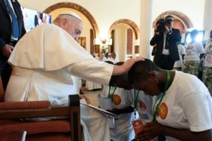 El Papa quedó conmovido ante los desgarradores testimonios de las víctimas del Congo, que hacen visible "la profecía cristiana de responder al mal con el bien".