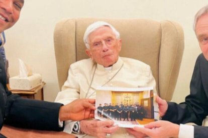 El Papa emérito recibió al coordinador para África del Instituto que lleva su nombre.