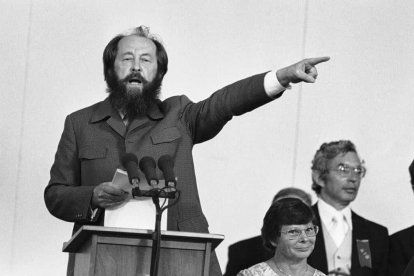 Aleksandr Solzhenitsyn (1918-2008) durante su discurso del 8 de junio de 1978 en la Universidad de Harvard. Foto: Associated Press.