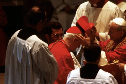 Lubac fue amigo de Joseph Ratzinger y colaborador de Karol Wojtyla durante el Concilio Vaticano II. El Papa Francisco suele citarlo muy a menudo. Juan Pablo II lo nombró cardenal no elector.