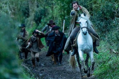 Hugo Becker (Charette), en una escena de acción en el característico boscaje de la región francesa de la Vendée.