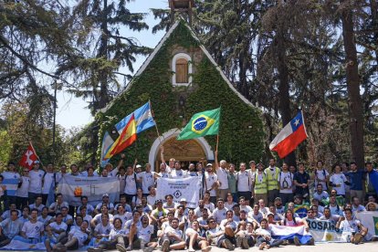 Más de 100 jóvenes, de diferentes países de América, salieron de Mendoza (Argentina) y recorrieron 415 kilómetros, casi veinte días, hasta llegar al Santuario de Bellavista (Chile).
