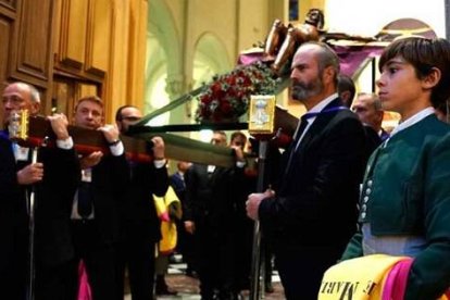 El Cristo de los Toreros sale a las calles de Madrid en Viernes de Dolores, con alumnos de la escuela taurina