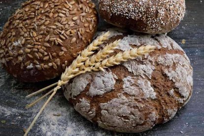 'No solo de pan vive el hombre', dicen las Sagradas Escrituras, 'sino de toda palabra que sale de la boca de Dios'. El ayuno cuaresmal nos ayuda a entenderlo, viviéndolo. Foto: Wesual Click / Unsplash.