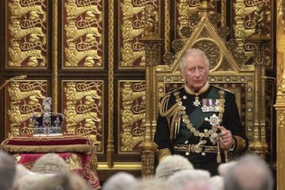 Una de las innovaciones más importantes de esta coronación es que el rey reza públicamente, para que todos puedan oírle. Esta oración tiene lugar inmediatamente después del juramento.