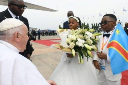 Francisco, tras su llegada al Congo, ha sido recibido por una muchedumbre de fieles y algunas autoridades del que es el país más católico de África.