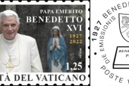 Con un valor de 1,25 euros y una tirada de 105.000 unidades, el sello muestra una fotografía del Papa Benedicto XVI, junto a la Virgen María, durante su estancia en Val D'Aosta, del 13 al 29 de julio de 2009.