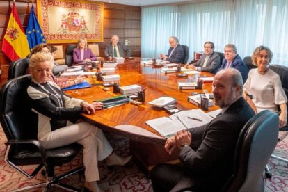 Con el respaldo de los siete magistrados progresistas y el voto en contra de cuatro jueces conservadores, el Tribunal Constitucional blindó este martes el aborto como un "derecho fundamental".