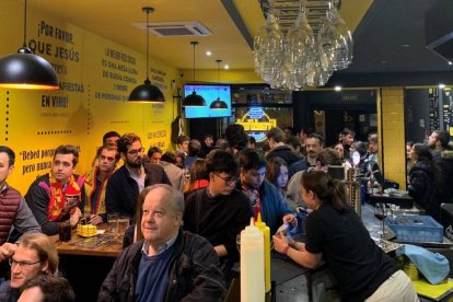 Un bar con encanto, casi siempre lleno, que no pone carne en viernes de Cuaresma y te lleva a la Tierra Media... o a la Terra Ignota: así es el Frankfurt Moncloa.