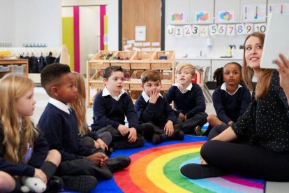 Entre otras medidas, el "Análisis de los protocolos educativos de cortes transgenerista en España" de la Alianza Contra el Borrado de las Mujeres denuncia que los colegios están obligados a denunciar a los padres que nieguen a sus hijos cambiar de sexo.