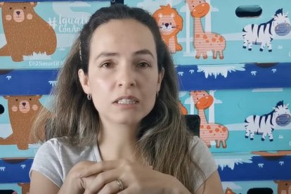 Tras una infancia feliz, llegaron los estudios y conoció el fracaso. Se fue a Londres para aprender inglés...  una relación tóxica, el consumo de ciertas sustancias y un intento de captación de los Hare Krishna, provocaron que su mente se descontrolara.