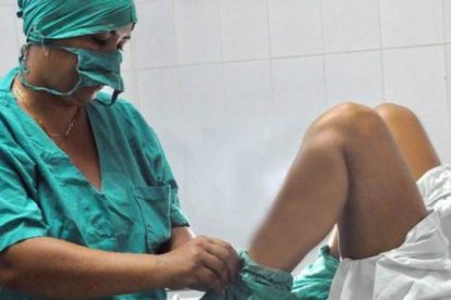 Según César López, presidente de la sociedad Dominicana de Obstetricia y Ginecología, el aborto "nunca es seguro" para la madre: estos son los riesgos a los que se enfrentan.