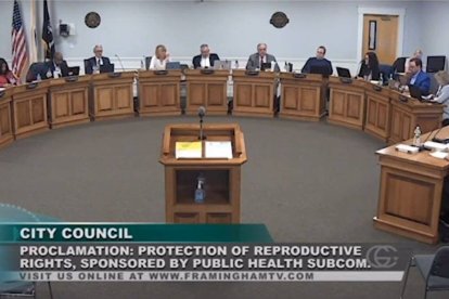 El pleno municipal de Framingham se reunió para apoyar el aborto y atacar a los centros provida, contexto de las 'despiadadas' palabras de Michael Hugo.