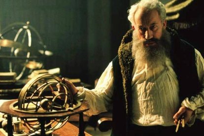 El actor británico Simon Callow interpretó a Galileo en el episodio 'Galileo's battle for the Heavens' (2002) de la serie de divulgación científica 'Nova' de la cadena pública estadounidense PBS.