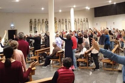 El 24 y 25 de marzo unas 1.200 personas pasaron por una maratón de alabanza de 24 horas en la cripta de los dominicos de Sanchinarro en Madrid