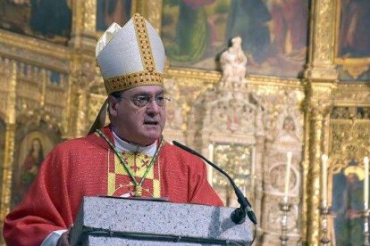 En su homilía por el 572 aniversario del nacimiento de Isabel la Católica, el Arzobispo de Granada José María Gil Tamayo reivindicó la "glorificación" y beatificación de la reina, actualmente en proceso.