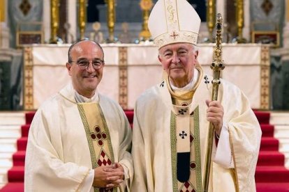 Patrick van der Vorst, junto al cardenal Nichols, arzobispo de Westminster, tras su ordenación sacerdotal / Foto: Archidiócesis de Westminster.