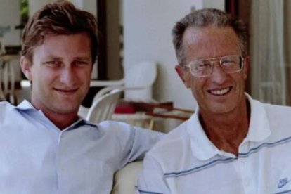 El Rey Balduino en su casa de Motril, Granada, con su sobrino Felipe, actual rey de Bélgica