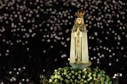 Procesión de la Virgen en Fátima, donde recibió un impulso fundamental la devoción al Inmaculado Corazón, plasmada en la devoción, tan olvidada, de los cinco primeros sábados de mes.