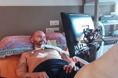 Jordi Sabaté, enfermo de ELA, en uno de los vídeos que hace para transmitir amor por la vida asumiendo las circunstancias que ésta nos presenta.