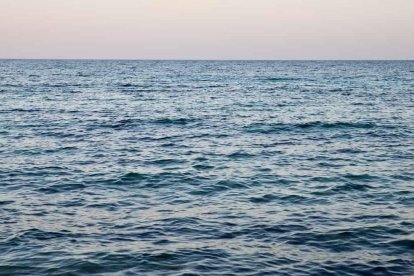 La belleza e inmensidad del mar son un recordatorio de la bondad de la Creación que nos sirve para relativizar la entidad del mal. Foto: David Aler / Unsplash.