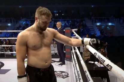 "Comencé a practicar las artes marciales a los 16 años. Pronto se convirtió en una nueva pasión. En aquella época empecé a leer la Biblia, de forma bastante intensa; en dos semanas leí desde el Génesis hasta el segundo libro de Samuel".