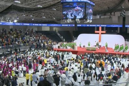 "Muchos de ustedes están acostumbrados a la belleza y a la fatiga de tener que caminar (...). Todos, en efecto, somos 'nómadas de Dios', peregrinos en búsqueda de la felicidad, caminantes sedientos de amor", comentó Francisco.