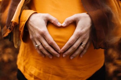 Cualquier argumento proabortista acaba chocando con la realidad de la vida independiente del embrión y el feto desde la fecundación. Foto: Alicia Petresc / Unsplash.