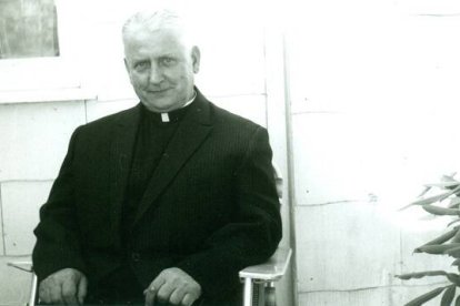 El jesuita Walter Ciszek en una foto ya mayor de vuelta a EEUU... pasó muchos años de prisión, gulag  y sacerdocio clandestino en la URSS