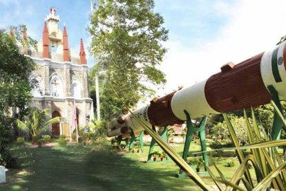 Los científicos espaciales de India consideraban el lugar que ocupaba el edificio de Santa María Magdalena como un emplazamiento ideal para instalar allí una estación de lanzamiento de cohetes.