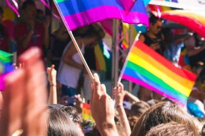 La promoción actual del homosexualismo no tiene nada que ver con el respeto a las personas: uno de sus objetivos es la destrucción de la familia. Foto (contextual): Tristan B / Unsplash.