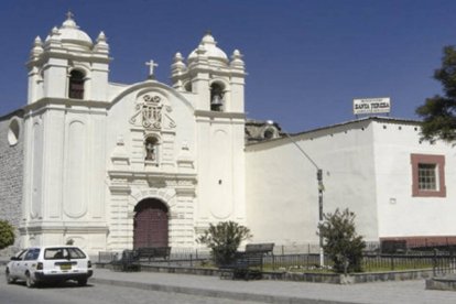 Las noches son angustiosas para las carmelitas del Monasterio de Santa Teresa de Ayacucho (Perú), aunque las puertas del complejo hayan sido reforzadas con planchas de metal.
