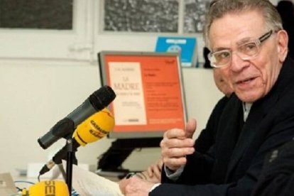 Josep Maria Alimbau, incansable periodista, escritor y sacerdote, en la SER o en prensa escrita, siempre animando a vivir mejor la vida
