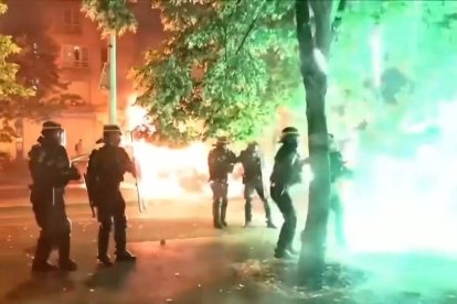 La policía francesa, atacada durante los disturbios en Francia del mes de julio, que obligaron a movilizar también a tropas militares.