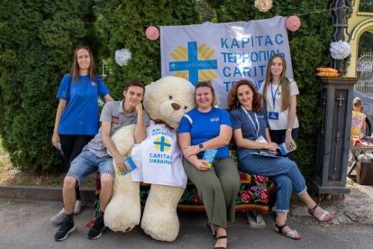 Voluntarios de Cáritas y la parroquia de San Basilio en el nuevo centro infantil en Ternopil
