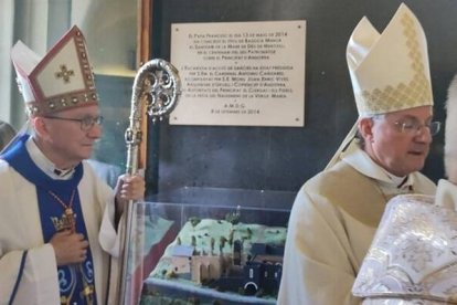 El cardenal Parolin con báculo y el arzobispo Vives en el santuario de Meritxell en Andorra