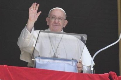 El Papa Francisco saluda en el Ángelus y comenta el Evangelio sobre la corrección fraterna