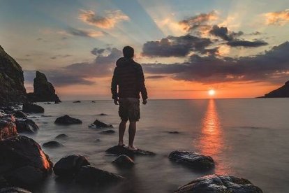 Tras años de vida homosexual, Peter descubrió que lo que había estado buscando en otros hombres durante tanto tiempo no podía encontrarlo en el mundo gay: solo la paz, la sanación y la gracia podía dárselo.