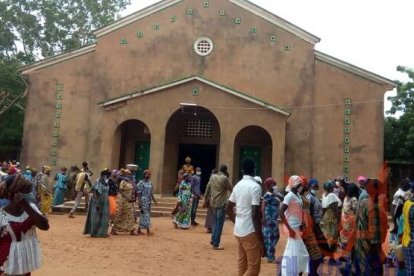 Entrada a la parroquia de Santa Teresa del Niño Jesús, que ahora será la catedral de Koumra