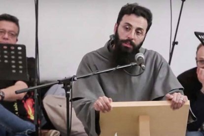 "Llevar un Evangelio o una Biblia en Irán equivale a llevar seis kilos de heroína. No sé quién dejó este libro tirado en la calle aquel día. Pero este libro cambió mi vida", comenta el franciscano André Marie Rahbar.