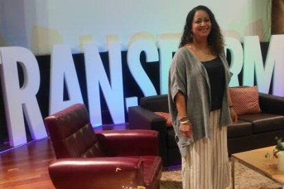 Cristy Salcedo, de Nunc Coepi, en el escenario del encuentro Transforma en Alicante
