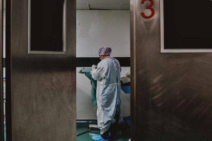 El ministerio de Sanidad polaco está preparando unas directrices sobre casos de aborto con opacidad y sin el concurso de médicos provida. Foto (contextual): SJ Objio / Unsplash.