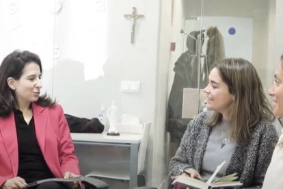 Isabel Molina Estrada (a la izquierda), directora de la revista Misión, señala que "el gran reto que tenemos hoy los católicos es combatir el creciente secularismo de la cultura".