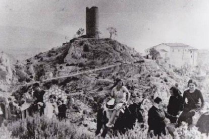 La ermita de Torreciudad con peregrinos en 1933, antes de la guerra civil